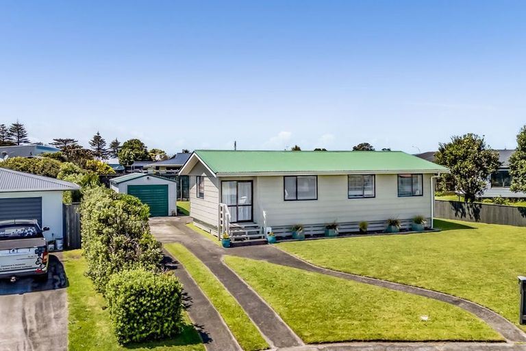 Photo of property in 18 Pohutukawa Drive, Opunake, 4616