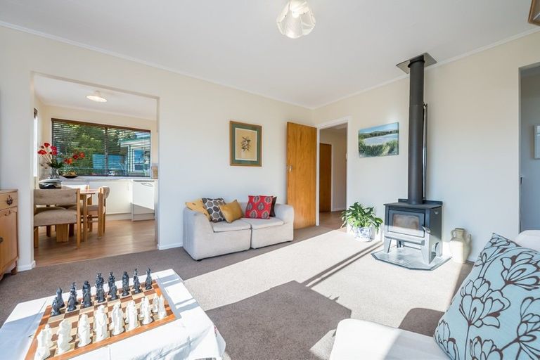 Photo of property in 32 Kingsley Street, Stokes Valley, Lower Hutt, 5019