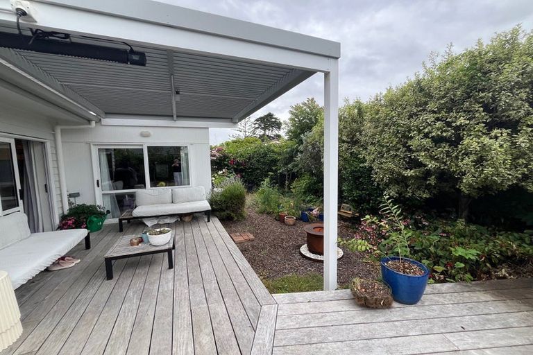Photo of property in 8 Ruhanui Lane, Pakuranga Heights, Auckland, 2010