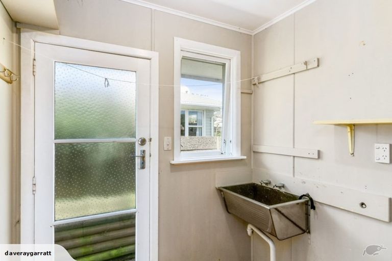 Photo of property in 10 Tania Way, Paparangi, Wellington, 6037