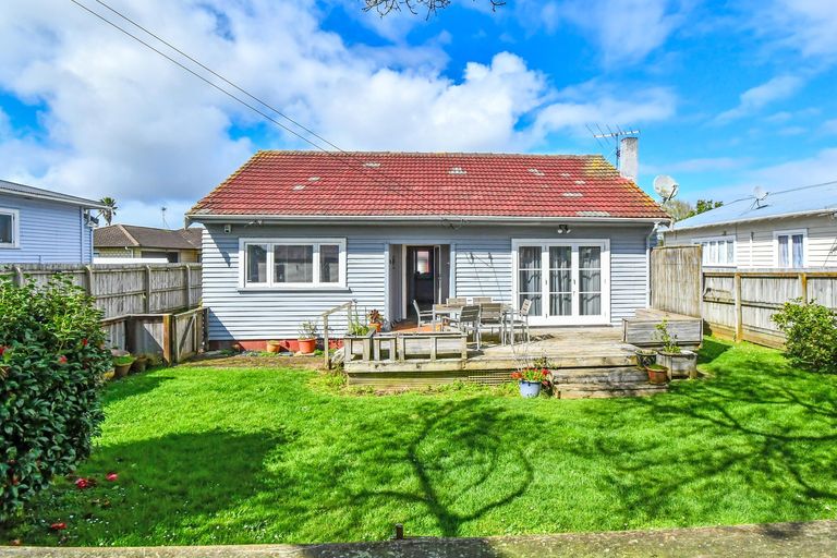 Photo of property in 1/5 Freyberg Avenue, Papatoetoe, Auckland, 2104
