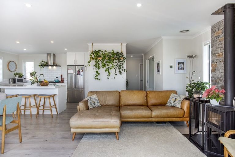 Photo of property in 3 Lewann Lane, Helensville, 0800