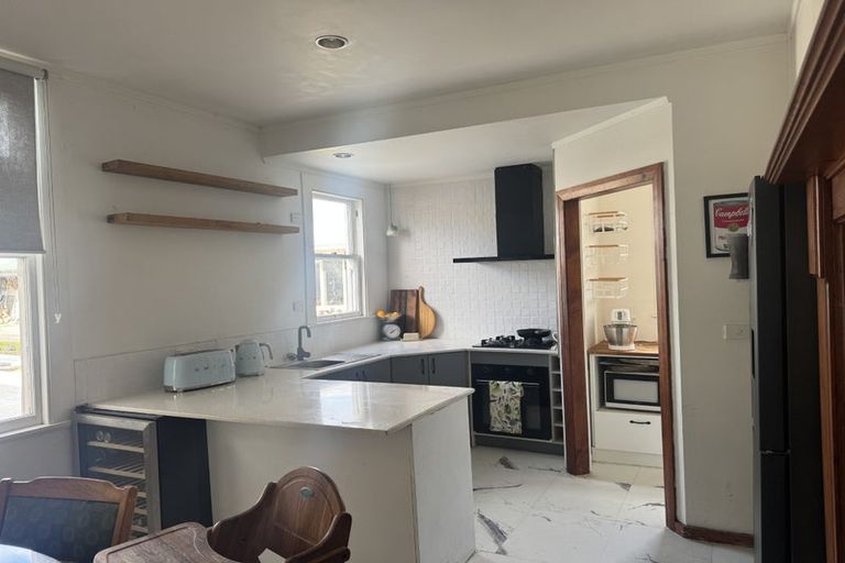 Photo of property in 16 Saint Winifreds Avenue, Hamilton East, Hamilton, 3216