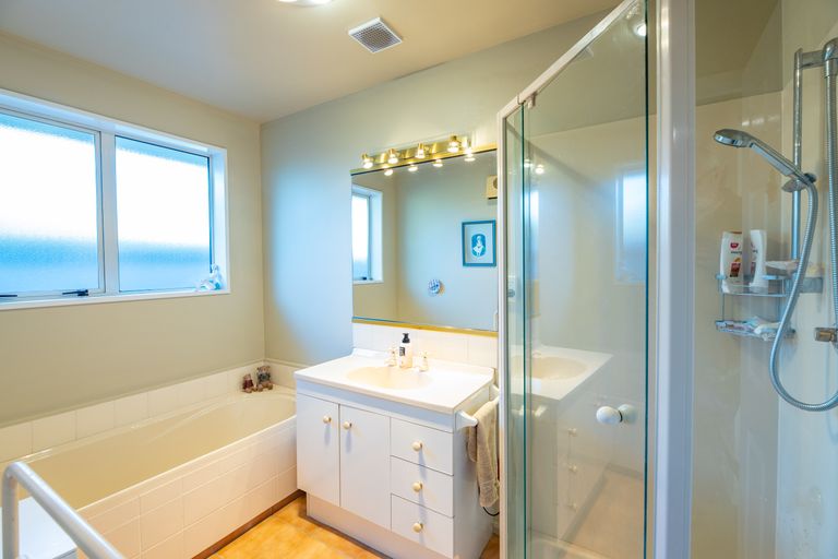 Photo of property in 4 Daniels Road, Redwood, Christchurch, 8051