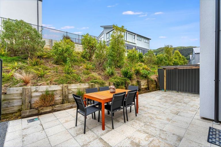 Photo of property in 5 Koreke Close, Kenepuru, Porirua, 5022