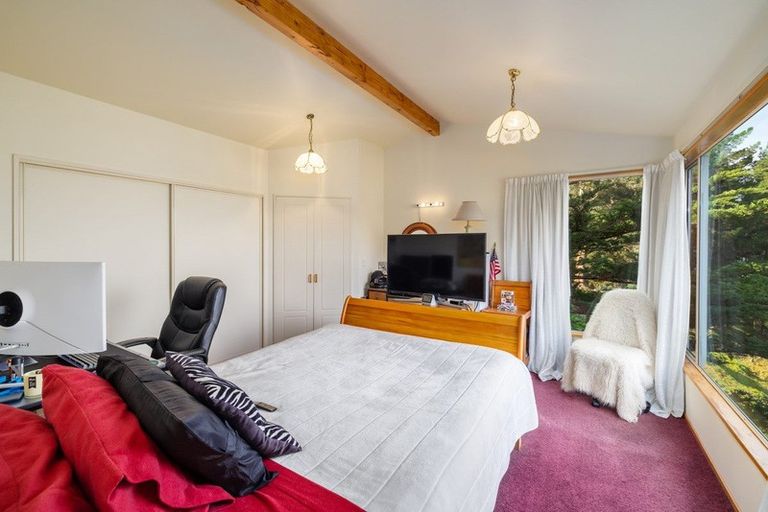 Photo of property in 15 Harmans Road, Lyttelton, 8082
