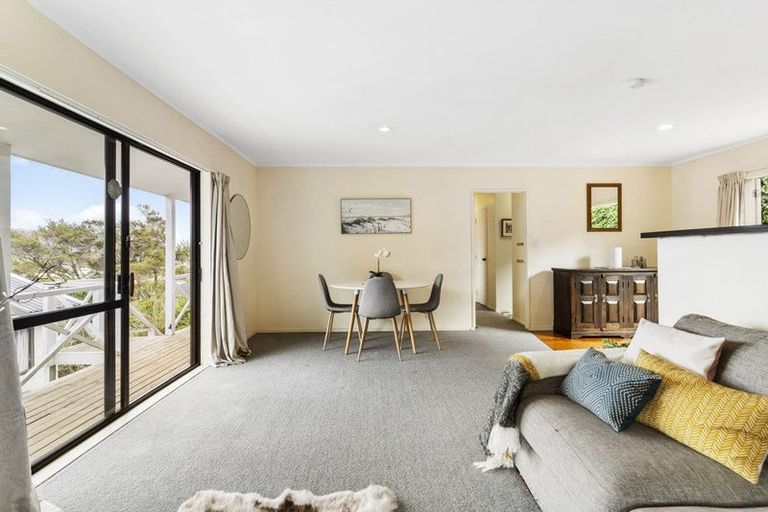 Photo of property in 1/32 Tree View Avenue, Glenfield, Auckland, 0629