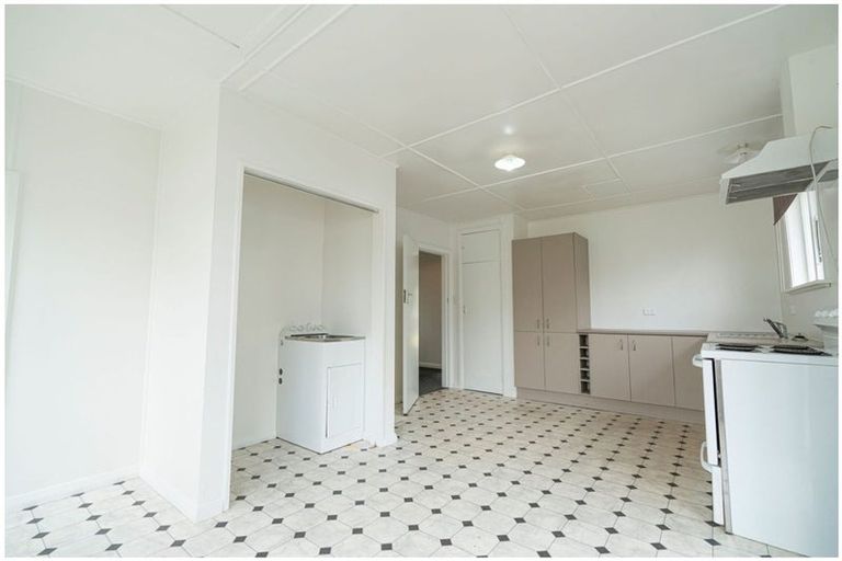Photo of property in 71 Queenwood Road, Levin, 5510