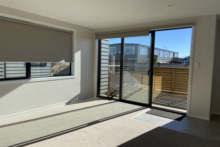 Photo of property in 33 Belt Road, Moturoa, New Plymouth, 4310