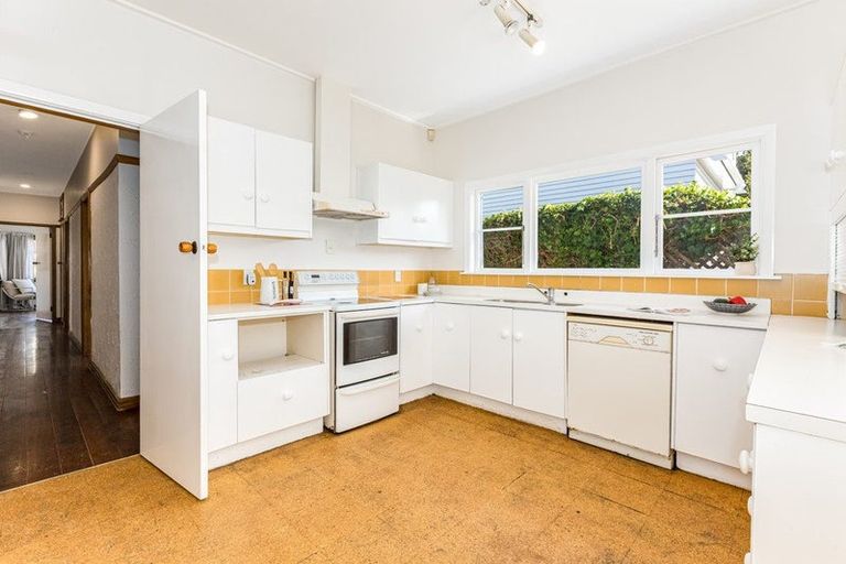 Photo of property in 1/7 Penrose Street, Woburn, Lower Hutt, 5010