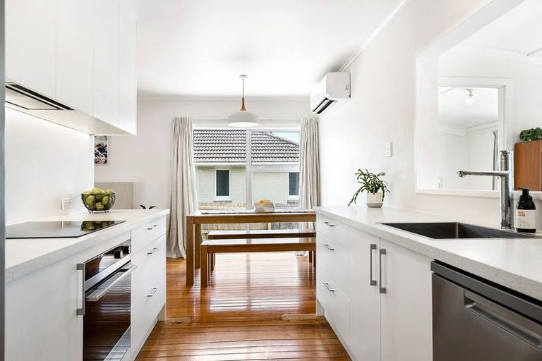Photo of property in Peninsula Primary School, 61 Wharf Road, Te Atatu Peninsula, Auckland, 0610