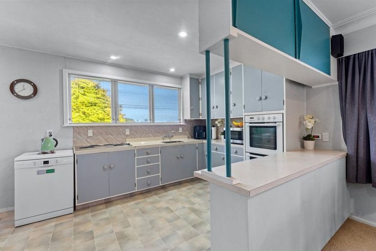 Photo of property in 34 Blakeborough Drive, Forrest Hill, Auckland, 0620