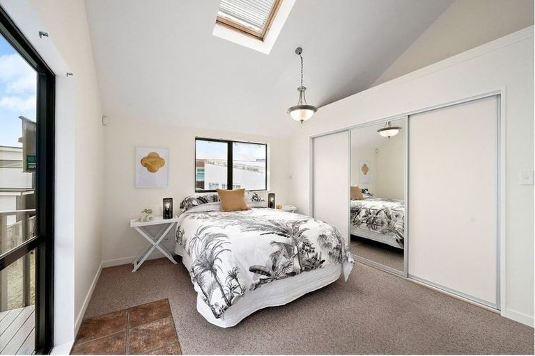 Photo of property in 4 Chamberlain Road, Karori, Wellington, 6012