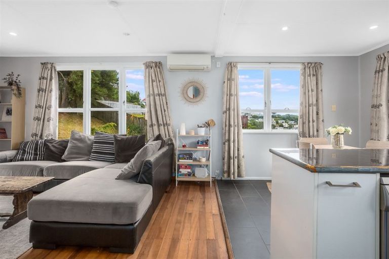 Photo of property in 21 Desert Gold Street, Ascot Park, Porirua, 5024