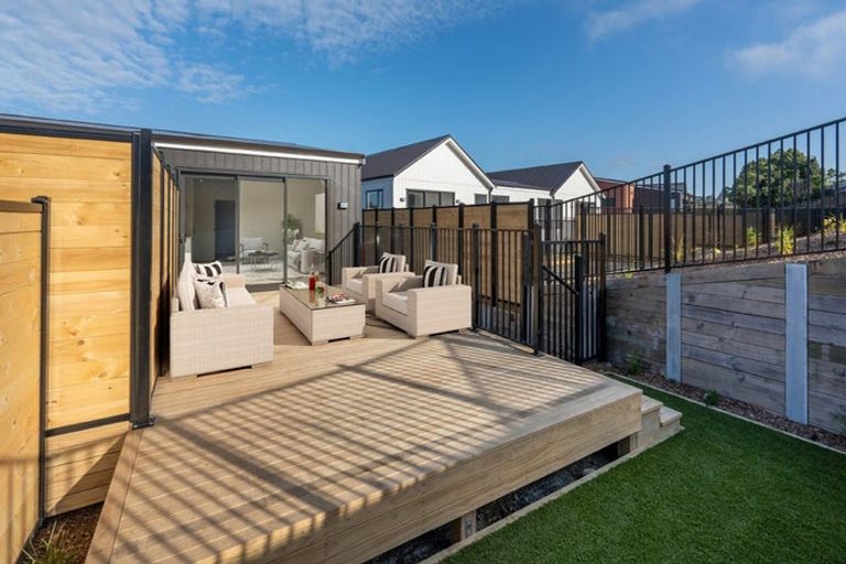 Photo of property in 30b Kukuwai Avenue, Red Beach, 0932