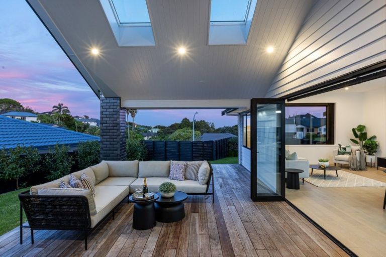 Photo of property in 4 Grovenor Drive, Orewa, 0931
