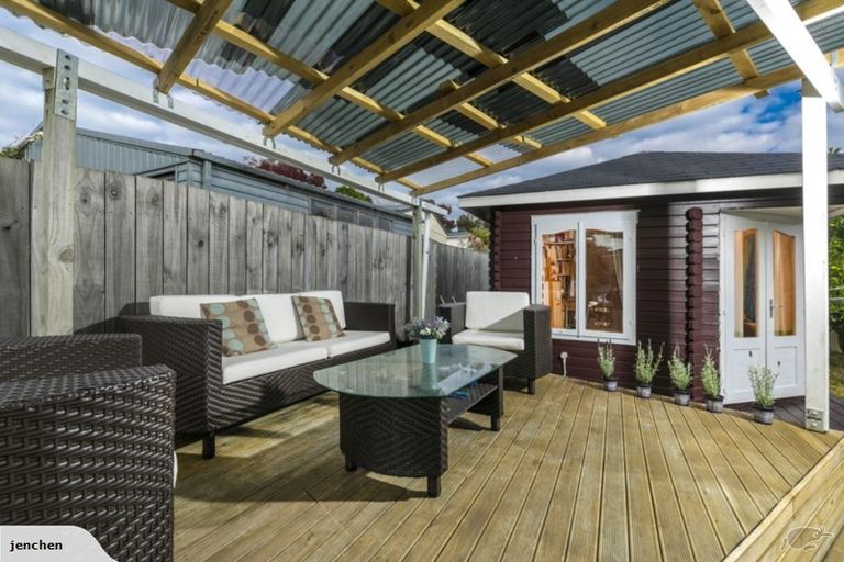 Photo of property in 6 Lauris Place, Birkdale, Auckland, 0626