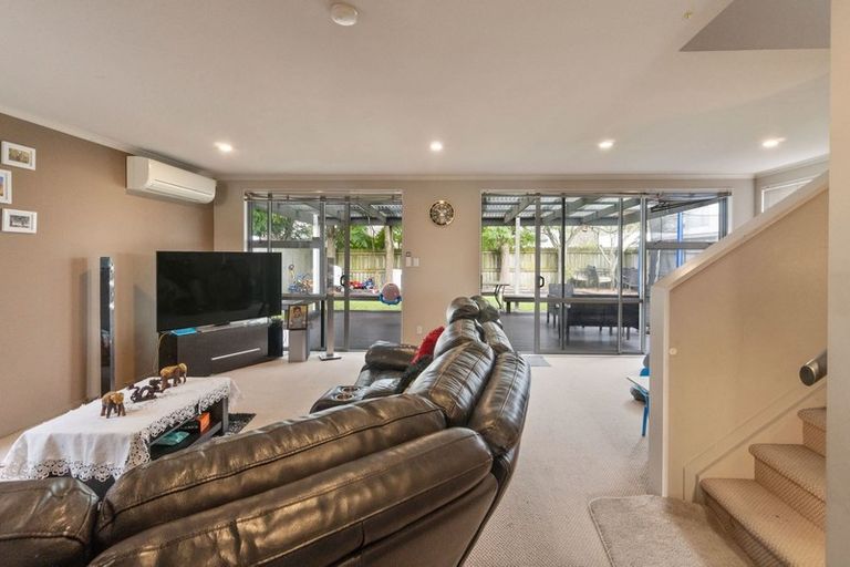 Photo of property in 33 The Track, Takanini, 2112