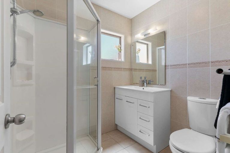 Photo of property in 2/845 East Coast Road, Northcross, Auckland, 0630