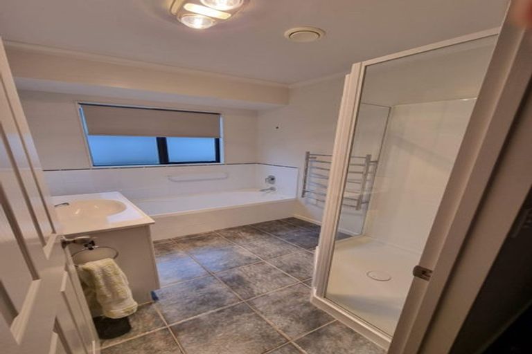 Photo of property in 55 Newbliss Crescent, East Tamaki Heights, Auckland, 2016