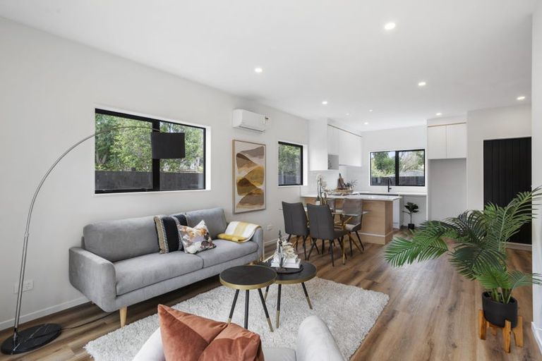 Photo of property in 21a Pipitea Place, Massey, Auckland, 0614