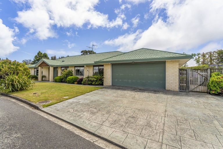 Photo of property in 9 Leigh Place, Paraparaumu Beach, Paraparaumu, 5032