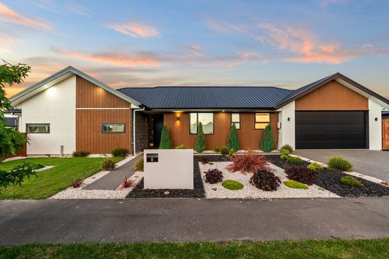 Photo of property in 5 Skibbereen Drive, Halswell, Christchurch, 8025