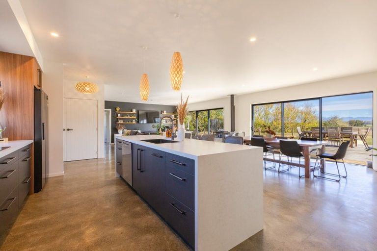 Photo of property in 360 Maharakeke Road, Waipukurau, 4281