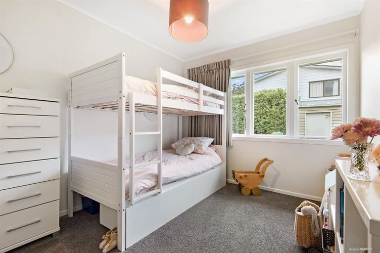 Photo of property in 82 Kervil Avenue, Te Atatu Peninsula, Auckland, 0610