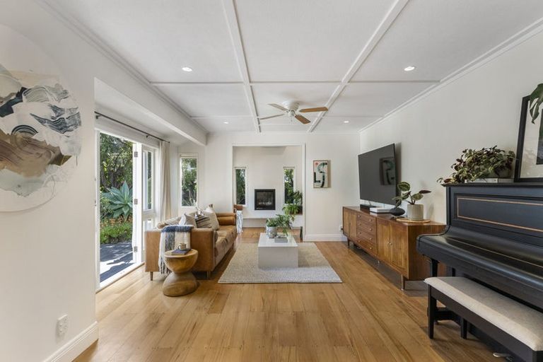 Photo of property in 1/27 Kiteroa Terrace, Rothesay Bay, Auckland, 0630
