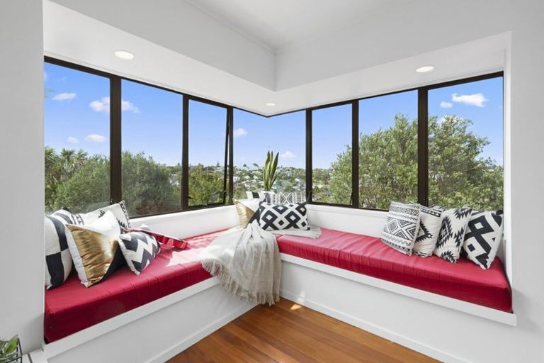 Photo of property in 16 Strabo Place, Windsor Park, Auckland, 0632