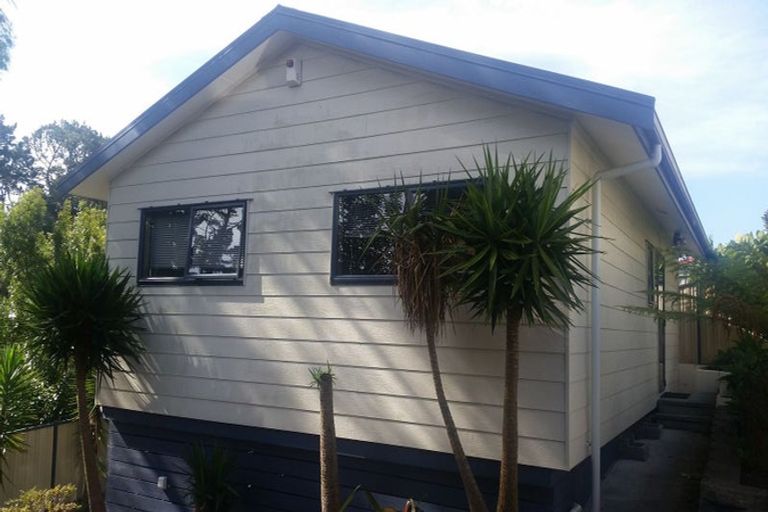 Photo of property in 26 Claverdon Drive, Massey, Auckland, 0614