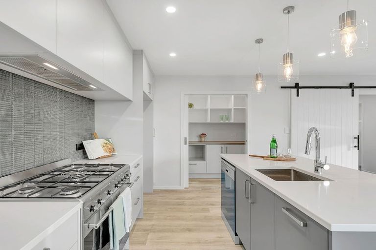 Photo of property in 68 Kakariki Grove, Waikanae, 5036