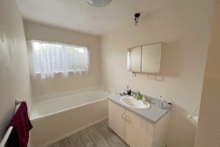 Photo of property in 2/84 Racecourse Road, Sockburn, Christchurch, 8042