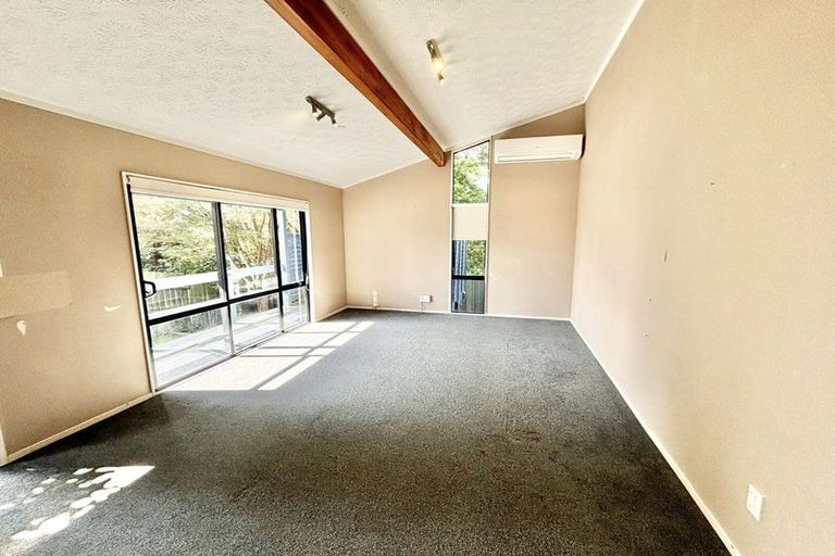 Photo of property in 77 Meadowvale Rise, Titirangi, Auckland, 0604