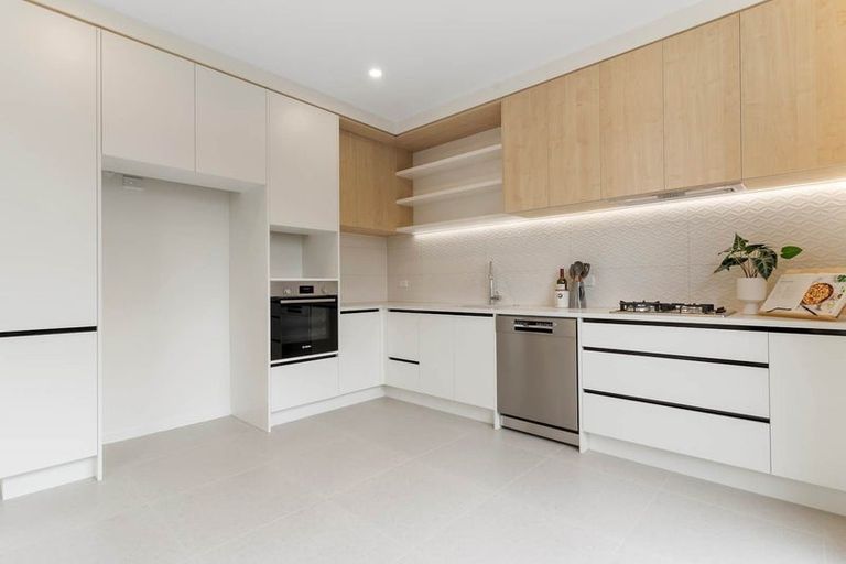 Photo of property in 48c Portadown Avenue, Pakuranga Heights, Auckland, 2010