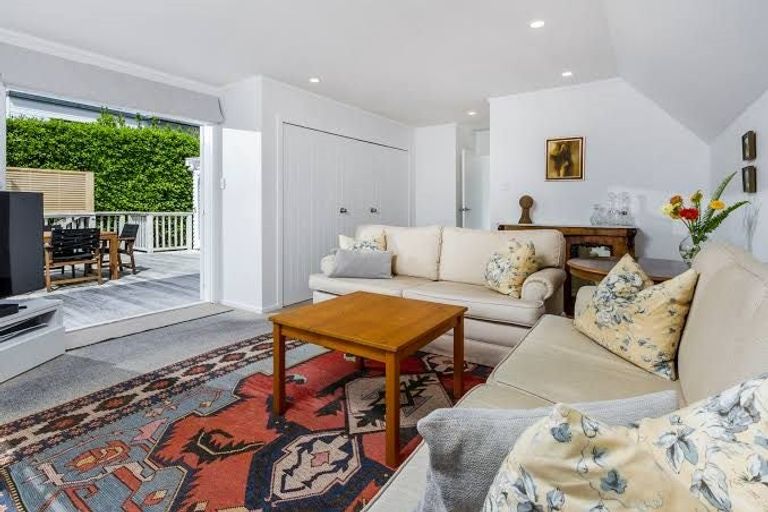 Photo of property in 63 Knights Road, Rothesay Bay, Auckland, 0630