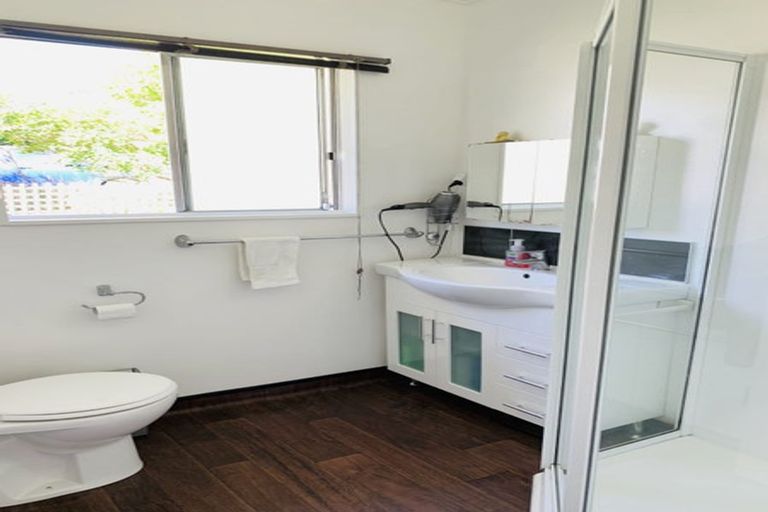 Photo of property in 13f2 Oswald Crescent, Paparangi, Wellington, 6037