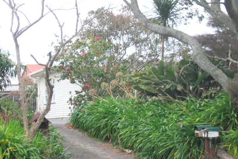 Photo of property in 219 Don Buck Road, Massey, Auckland, 0614