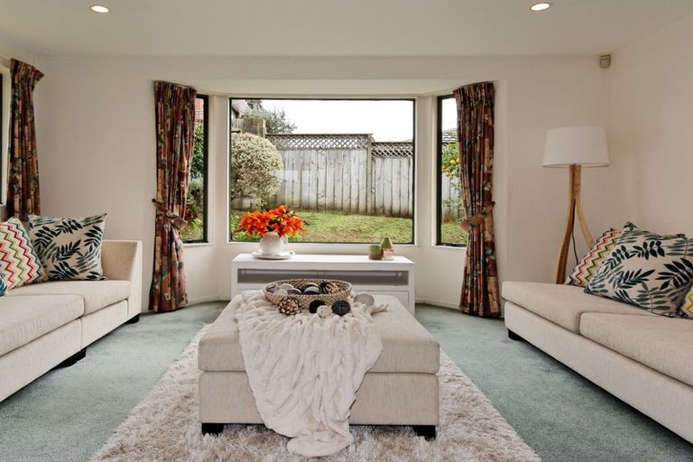 Photo of property in 4 Copplestone Place, New Lynn, Auckland, 0600