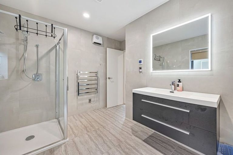 Photo of property in 13 Spyglass Street, Red Beach, 0932