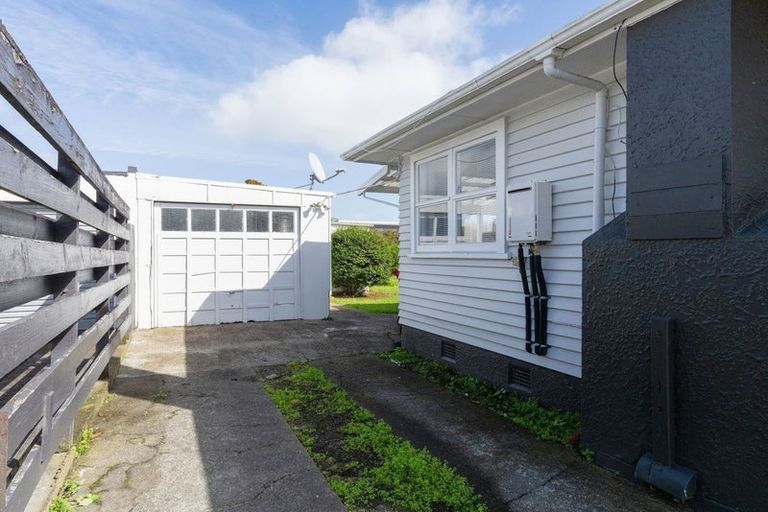 Photo of property in 16 Bledisloe Street, Levin, 5510