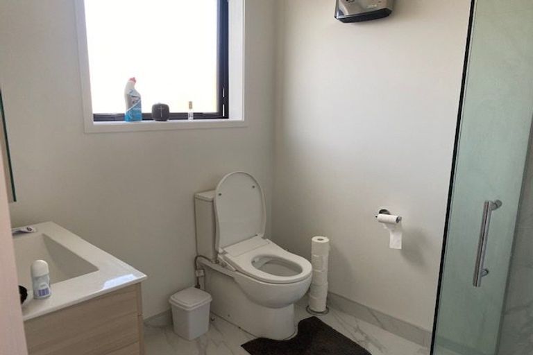 Photo of property in 3/172 Don Buck Road, Massey, Auckland, 0614