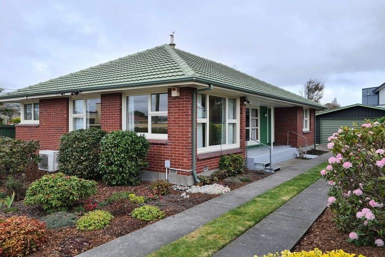 Photo of property in 12 Clouston Street, Saint Martins, Christchurch, 8022