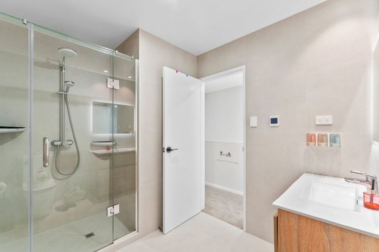 Photo of property in 17 Peihana Road, Hobsonville, Auckland, 0616