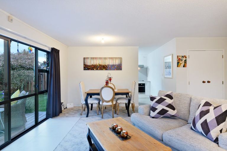 Photo of property in 2/23 Septimus Place, Henderson, Auckland, 0612