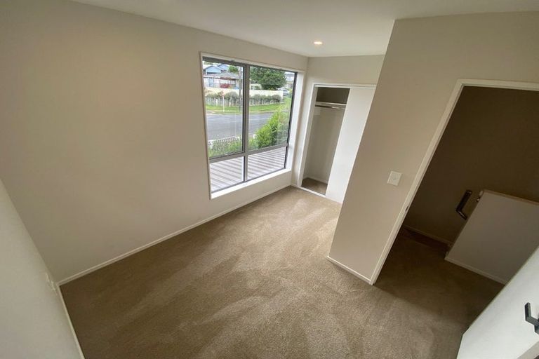 Photo of property in 29/11 Ray Small Drive, Papakura, 2110