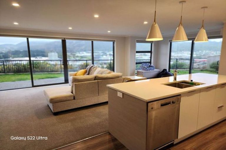 Photo of property in 16 Omaka Place, Aotea, Porirua, 5024