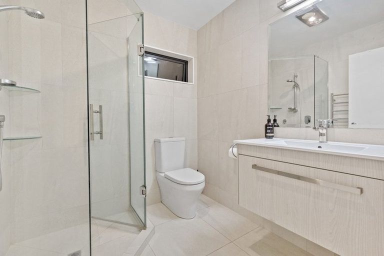 Photo of property in 26a Bernleigh Terrace, West Harbour, Auckland, 0618