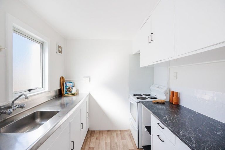 Photo of property in 33 Mcgiffert Street, Palmerston North, 4410